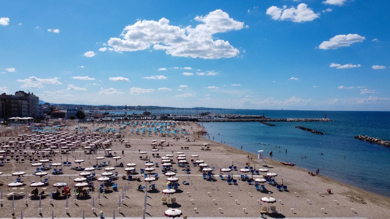 Hotel Baltic Gabicce Mare Esterno foto