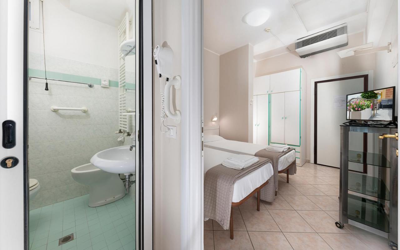 Hotel Baltic Gabicce Mare Esterno foto